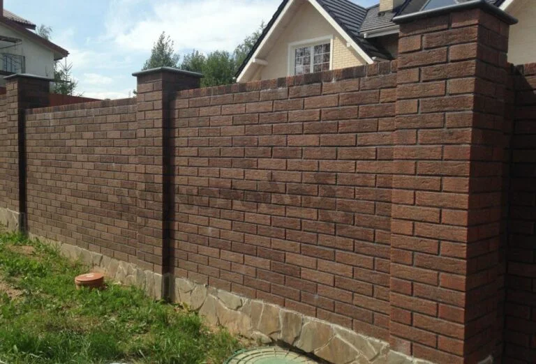 Забор из клинкерного кирпича