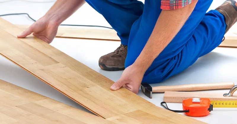 Укладка напольных покрытий